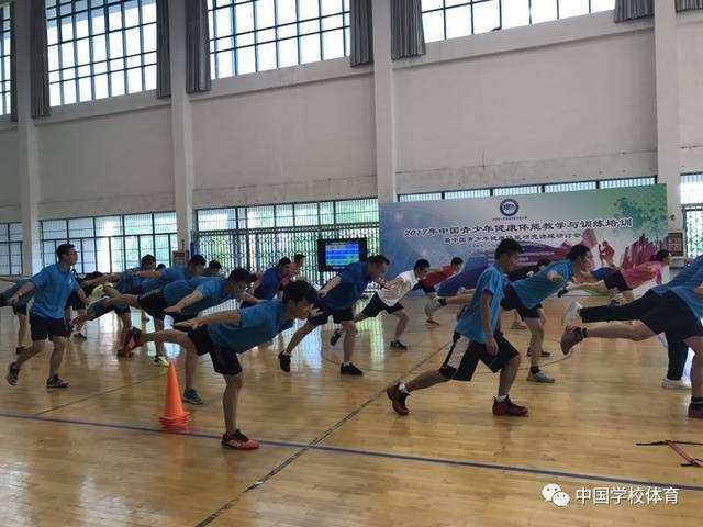 “Z世代”热衷潜水运动以“潜”解压成新时尚(图1)