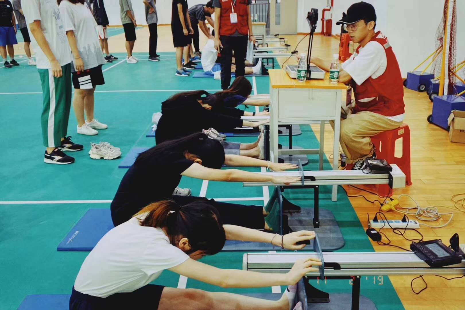 线下门店服务与家教成热门选择关注大学生暑假打工(图1)