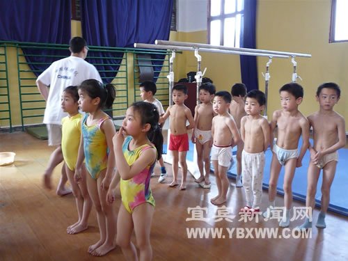 昔日并肩训练今朝圆梦名校!体操女孩用青春汗水铺就升学之路(图1)